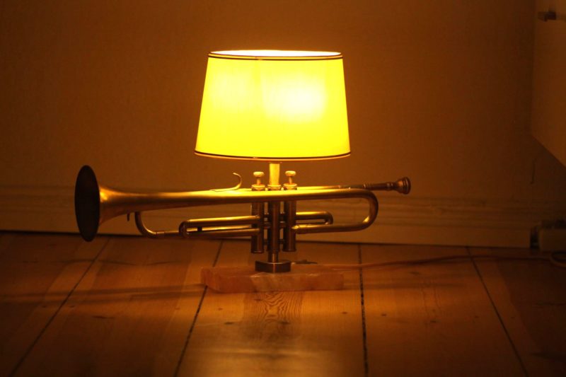 Handgefertigte Trompetenlampe Design Vintage Salzblock