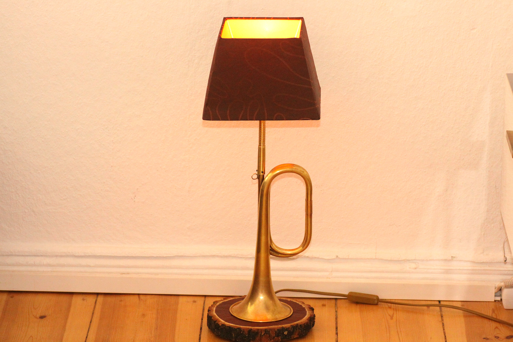 Trompetenlampe Hornlampe Holzscheibe Braun Gold Handarbeit LED RGB Fernbedienung 34A