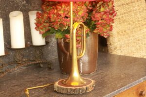 Trompetenlampe Hornlampe Baumscheibe Rot Gold Schirm-Muster