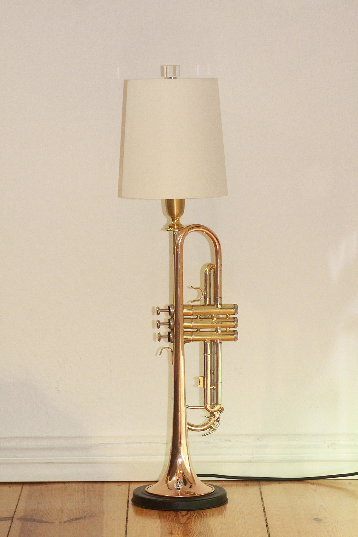 Trompetenlampe Stehlampe Gold-Rosa Beige Schwarz Design