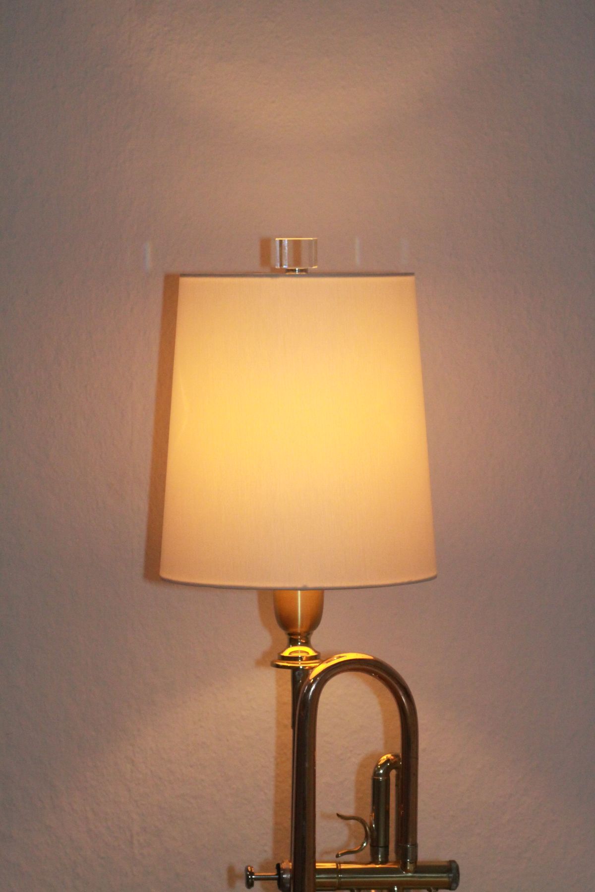 Trompetenlampe Stehlampe Gold-Rosa Beige Schwarz Design