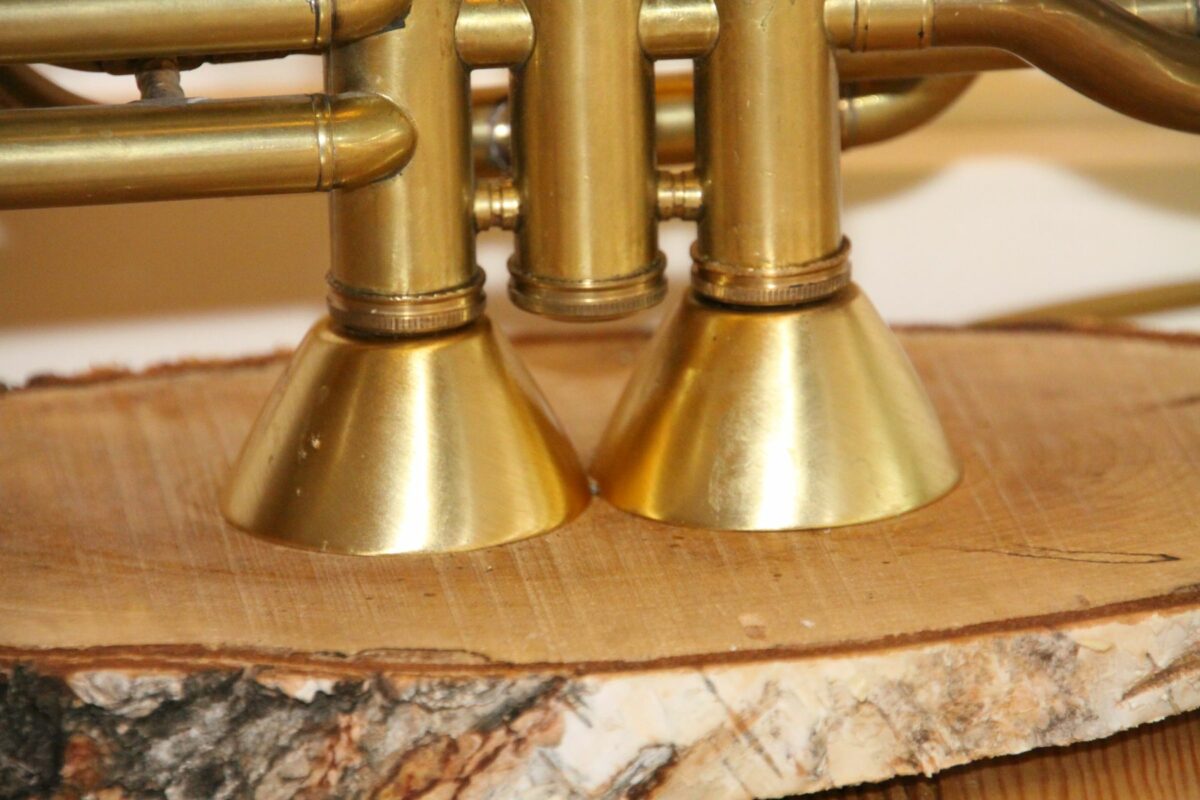 Trompetenlampe Stehlampe Messing Holz Gold Beige Vintage Handarbeit