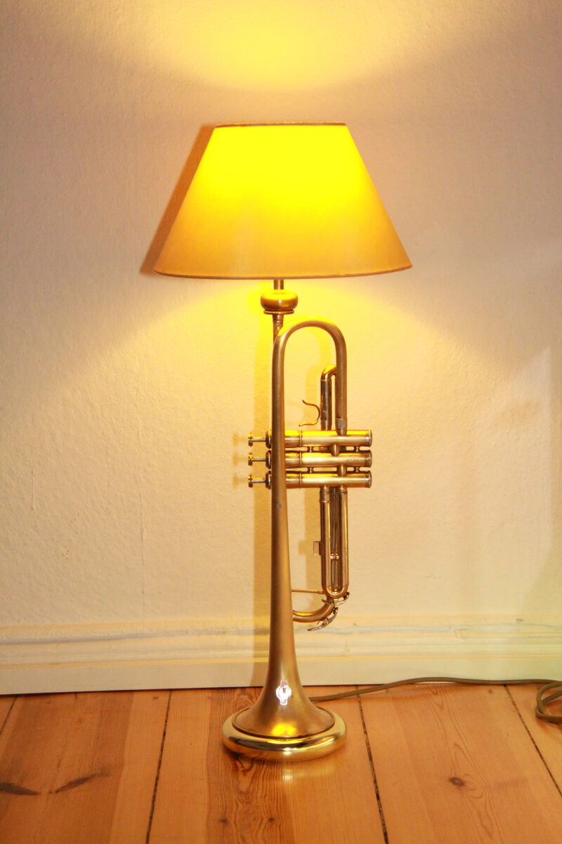 Trompetenlampe Stehlampe Gold Nachhaltig Design Unikat 43B
