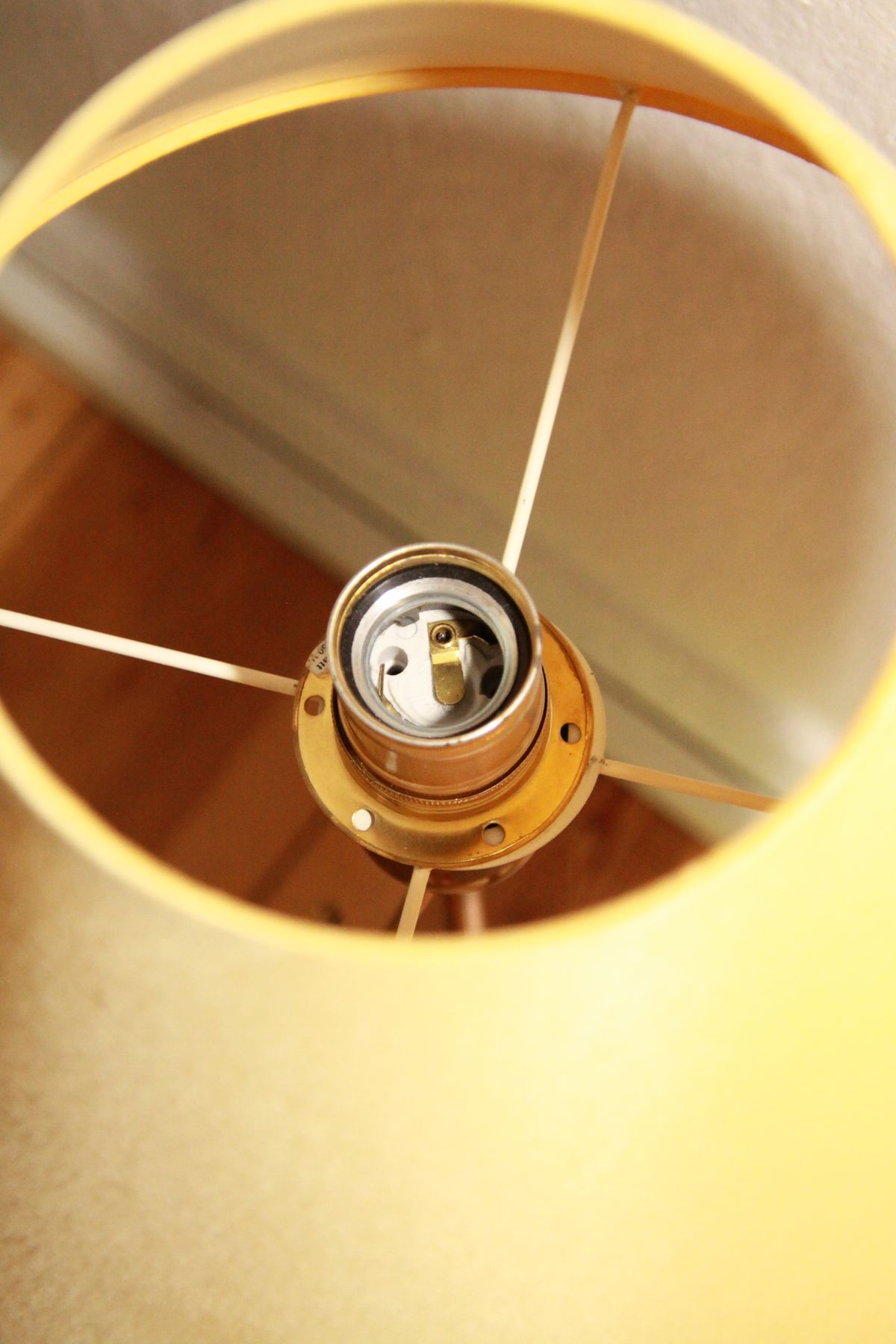 Trompetenlampe Stehlampe Gold Nachhaltig Design Unikat E27 Fassung 43B