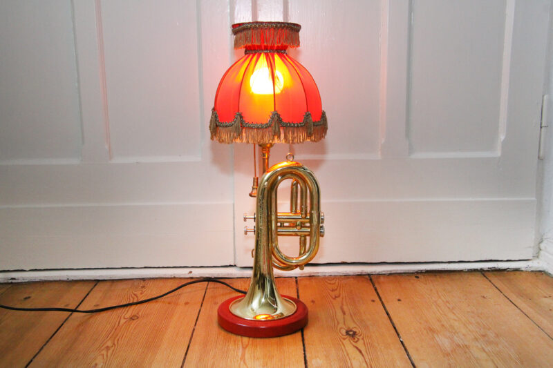 Trompetenlampe Tischleuchte Pocket Gold Rot Vintage Retro Eingeschaltet