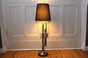 Trumpet lamp floor lamp silver black 100% sustainable unique
