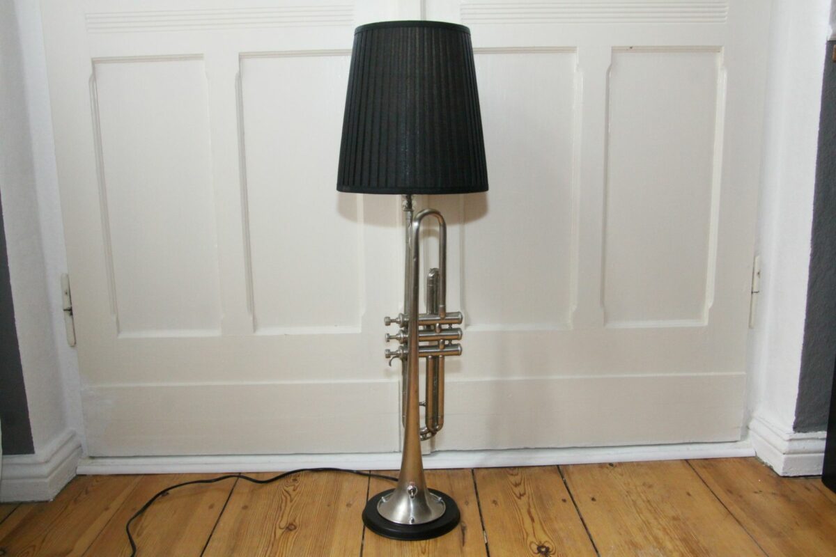 Trumpet lamp floor lamp silver black 100% sustainable unique