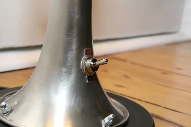 Trompetenlampe Stehlampe Silber Schwarz Nachhaltig Unikat