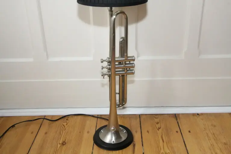 Trompetenlampe Stehlampe Silber Schwarz Nachhaltig Unikat
