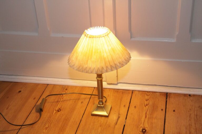 Tischlampe Tischleuchte Messing Beige 90er Jahre Retro