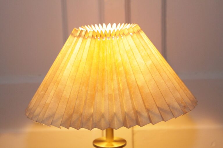 Tischlampe Tischleuchte Messing Beige 90er Jahre Retro