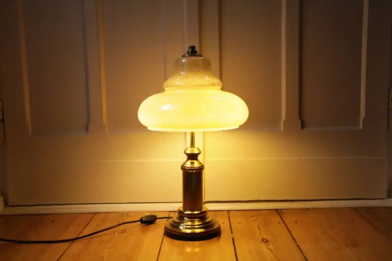 Tischlampe Tischleuchte Messing Glasschirm Gold Beige 70er J Retro