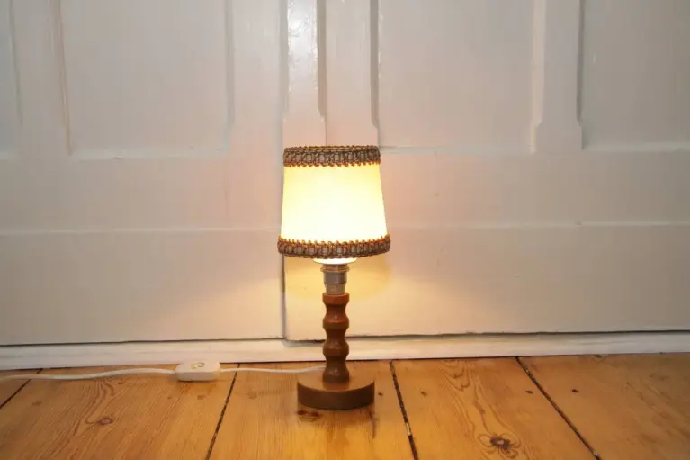 Tischleuchte Tischlampe Holz Kunstleder 27cm 80er Jahre Vintage
