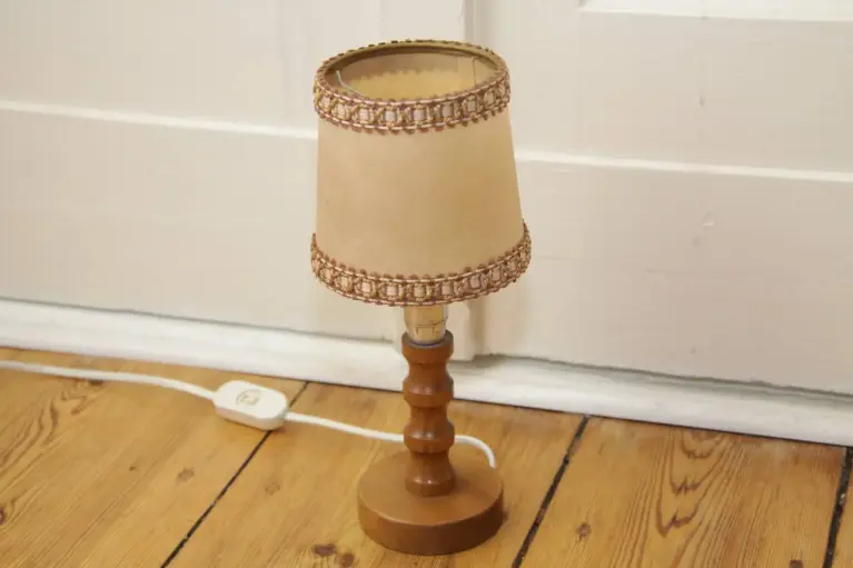 Tischleuchte Tischlampe Holz Kunstleder 27cm 80er Jahre Vintage