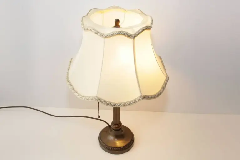 Tischlampe Messing Textil Zugschalter 1970er Jahre Vintage Antik