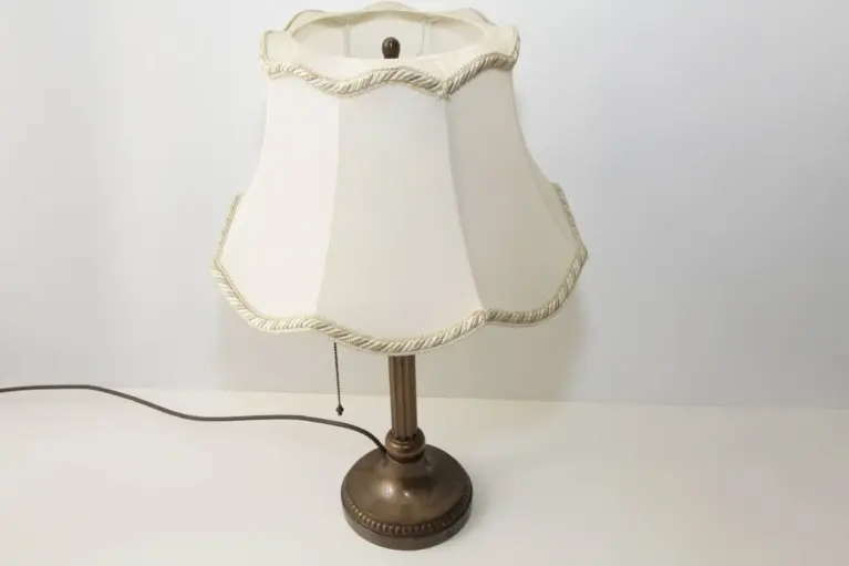 Tischlampe Messing Textil Zugschalter 1970er Jahre Vintage Antik