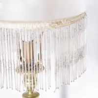 Tischlampe Glasschirm Opalglas Kunstglasperlen 54cm 70er J Retro