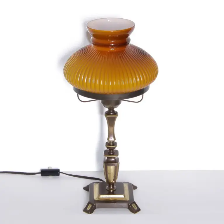 Petroleumlampe Glasschirm Opalglas Messing 1970er J Vintage