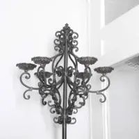 Antiker 6-armiger Kerzenständer aus massivem Stahl