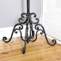Antiker 6-armiger Kerzenständer aus massivem Stahl