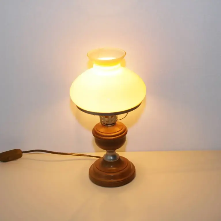 Petroleumlampe Glasschirm Opalglas Creme 1980er J Vintage