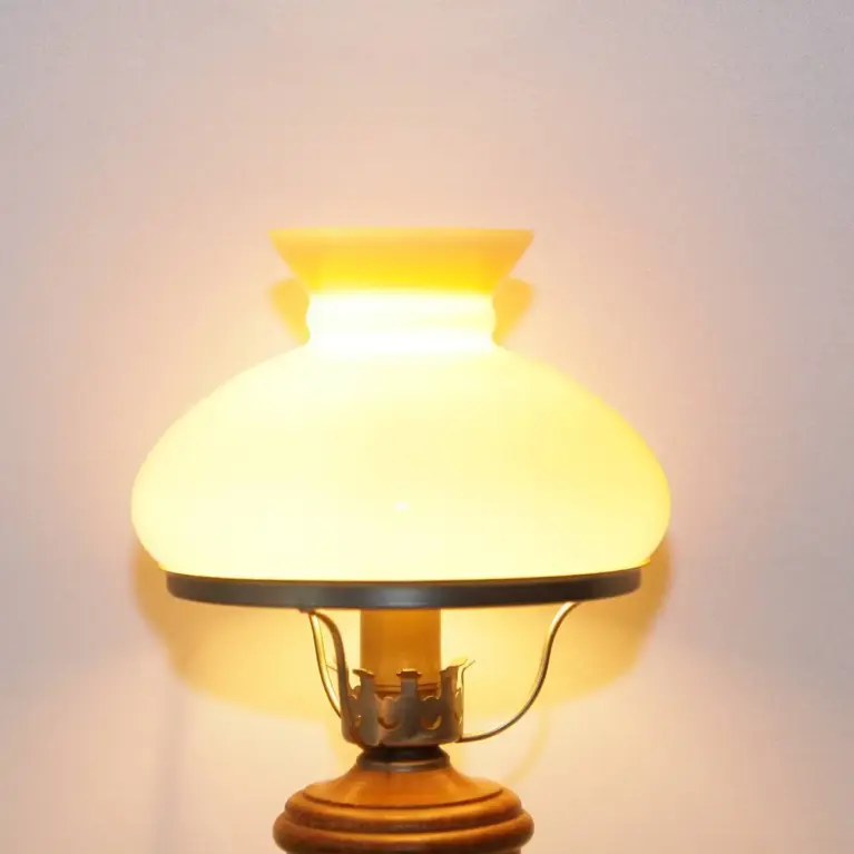 Petroleumlampe Glasschirm Opalglas Creme 1980er J Vintage