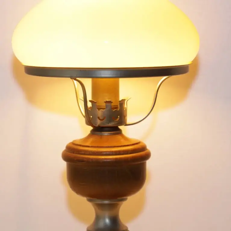 Petroleumlampe Glasschirm Opalglas Creme 1980er J Vintage