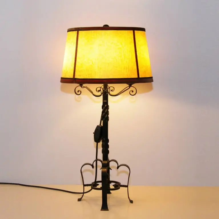 Lampe Beistelllampe Eisen Kunstleder 73cm Vintage