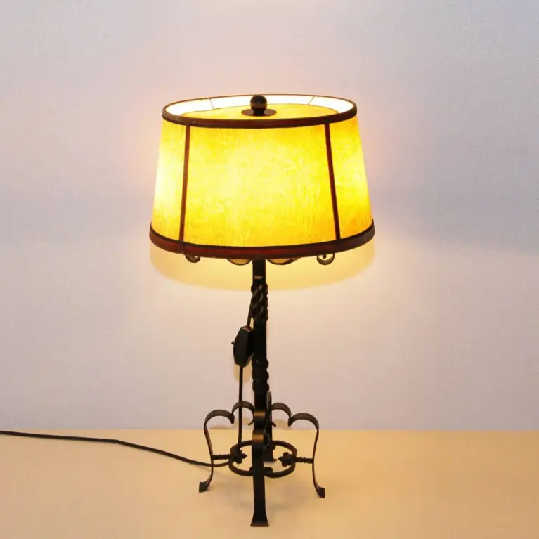 Lampe Beistelllampe Eisen Kunstleder 73cm Vintage