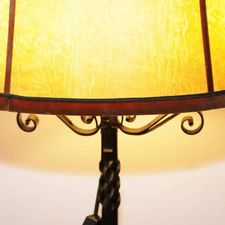 Lampe Beistelllampe Eisen Kunstleder 73cm Vintage