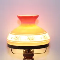 Petroleumlampe Rot Glasschirm Opalglas DDR 70er Jahre Nostalgie