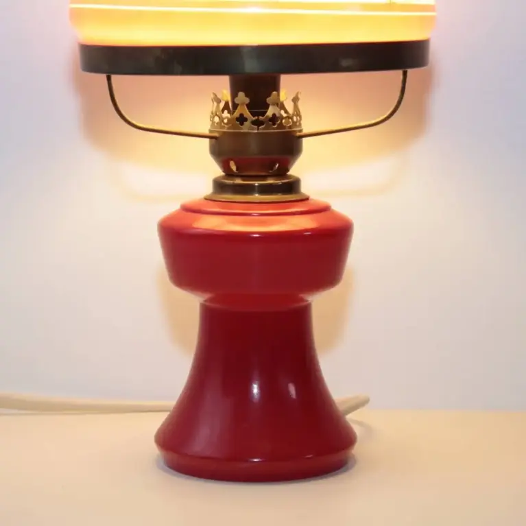 Petroleumlampe Rot Glasschirm Opalglas DDR 70er Jahre Nostalgie