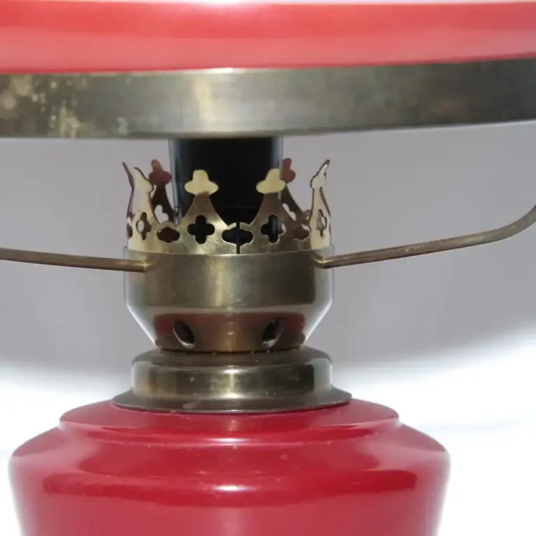 Petroleumlampe Rot Glasschirm Opalglas DDR 70er Jahre Nostalgie