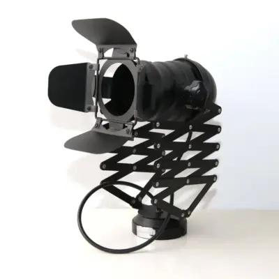 Decken- & Wandlampe im Fotostudio-Design mit Pantograph – stufenlos ausziehbar