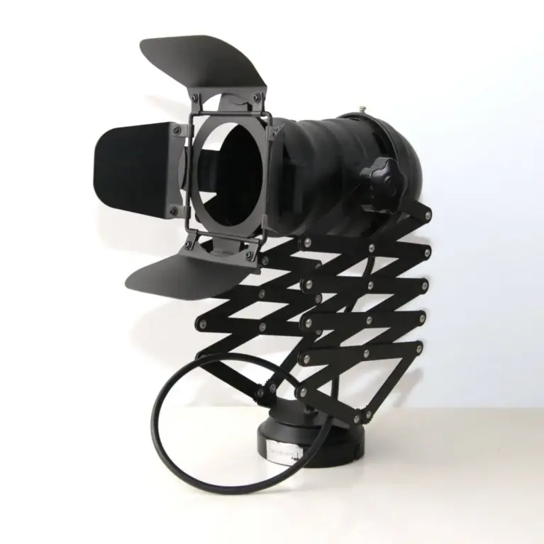 Decken- & Wandlampe im Fotostudio-Design mit Pantograph – stufenlos ausziehbar