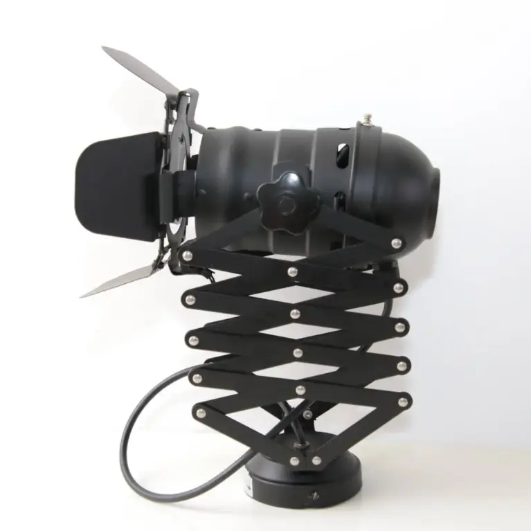 Decken- & Wandlampe im Fotostudio-Design mit Pantograph – stufenlos ausziehbar