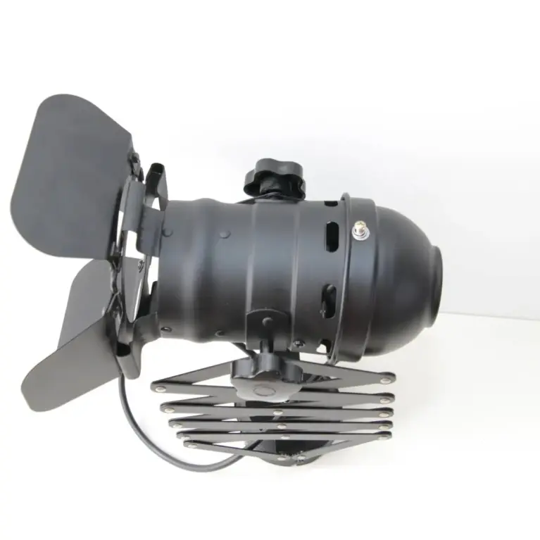 Decken- & Wandlampe im Fotostudio-Design mit Pantograph – stufenlos ausziehbar