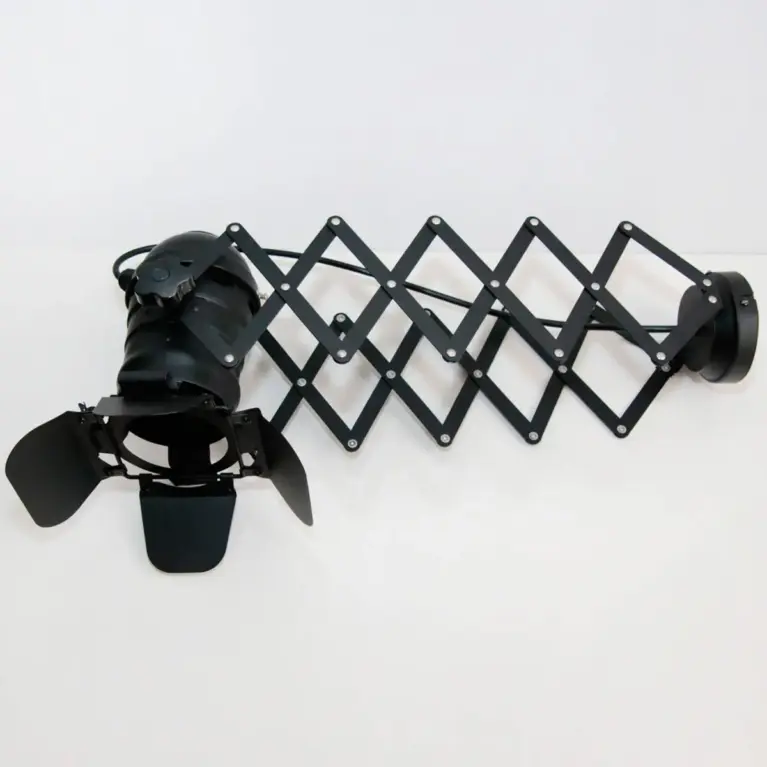 Decken- & Wandlampe im Fotostudio-Design mit Pantograph – stufenlos ausziehbar