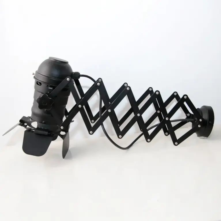 Decken- & Wandlampe im Fotostudio-Design mit Pantograph – stufenlos ausziehbar