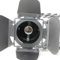 Decken- & Wandlampe im Fotostudio-Design mit Pantograph – stufenlos ausziehbar