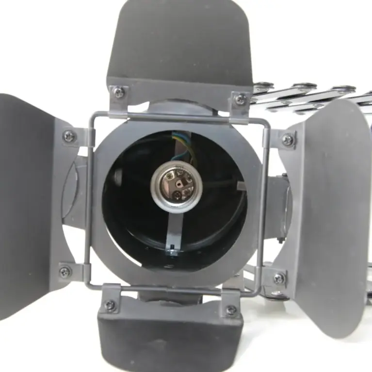 Decken- & Wandlampe im Fotostudio-Design mit Pantograph – stufenlos ausziehbar