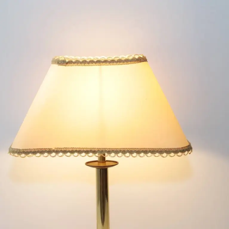 Tischlampe Messing Stoffbordüre 43cm 90er J Vintage