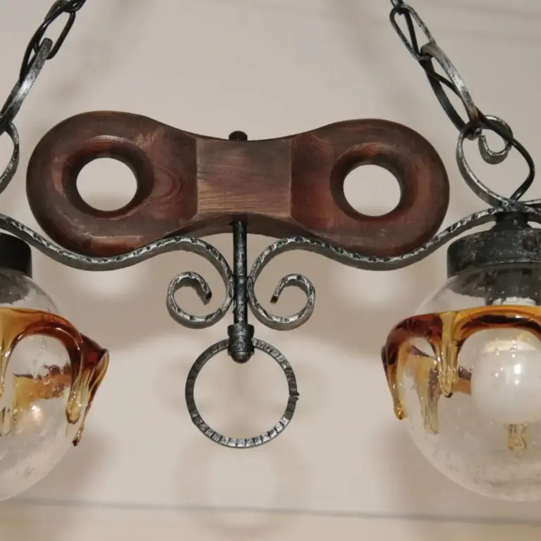 Vintage Deckenlampe mit 2 Glasschirmen – rustikal & dekorativ