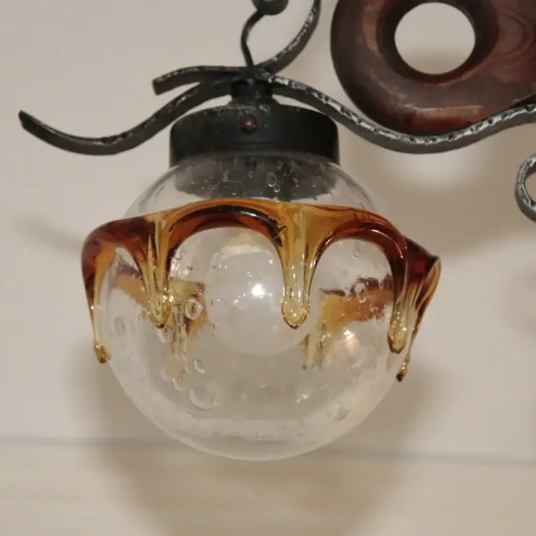 Vintage Deckenlampe mit 2 Glasschirmen – rustikal & dekorativ