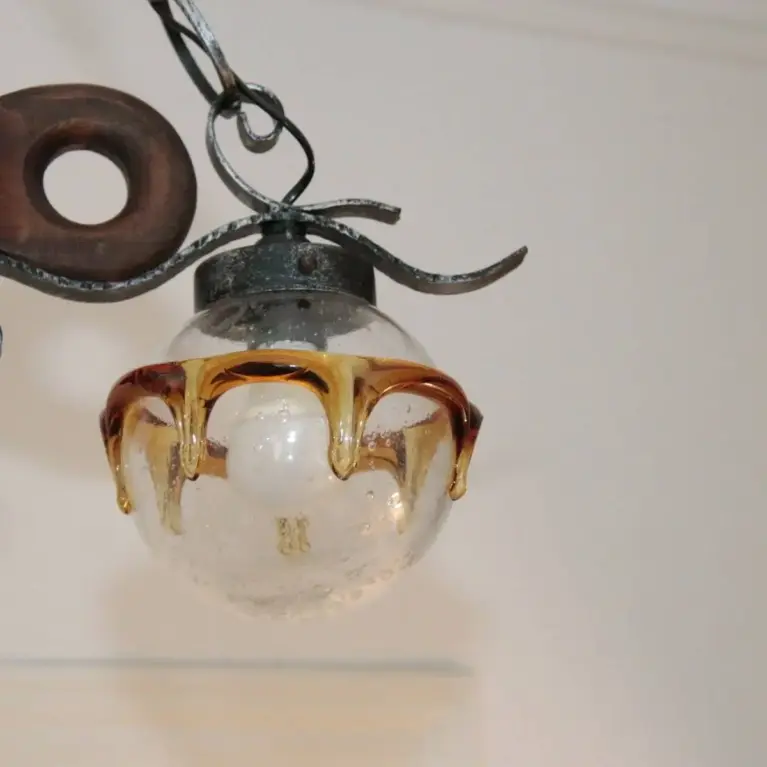 Vintage Deckenlampe mit 2 Glasschirmen – rustikal & dekorativ