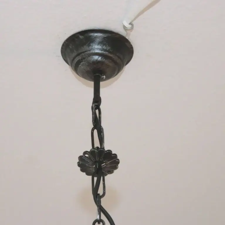 Vintage Deckenlampe mit 2 Glasschirmen – rustikal & dekorativ