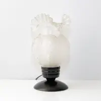 Vintage Tischlampe mit floralem Glasschirm – dekoratives Retro Design