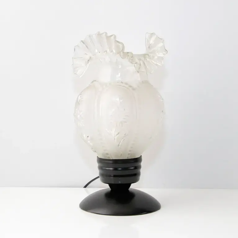 Vintage Tischlampe mit floralem Glasschirm – dekoratives Retro Design