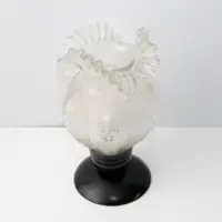 Vintage Tischlampe mit floralem Glasschirm – dekoratives Retro Design