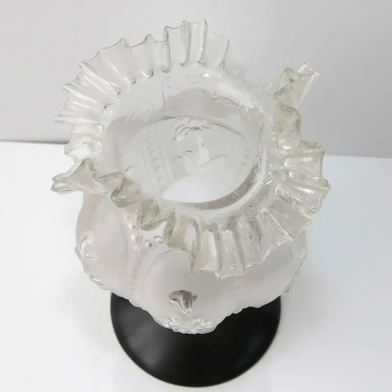 Vintage Tischlampe mit floralem Glasschirm – dekoratives Retro Design